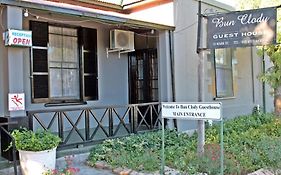 Bun Clody Manor - Guest House & Coffee Shop